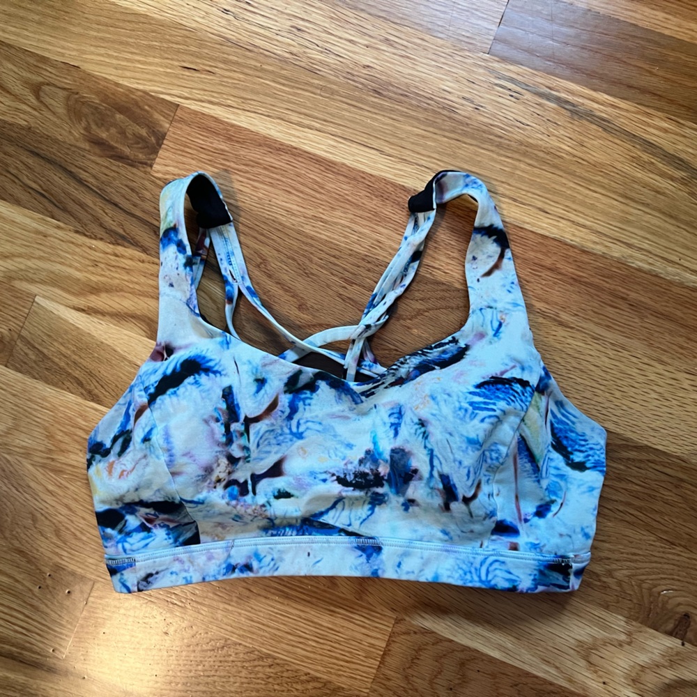 Lululemon Free to be Serene Bra